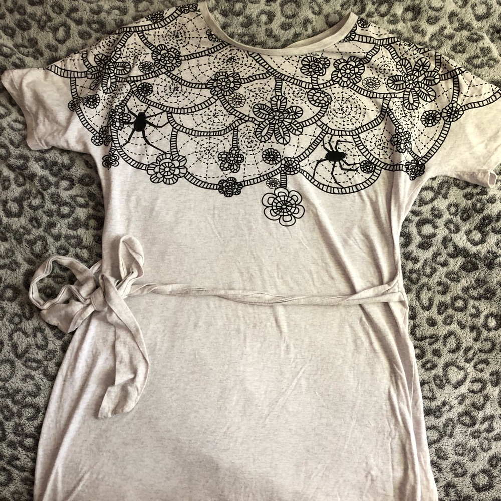 * 2 for $10* T-shirt dress/shirt. Cute pattern 🖤